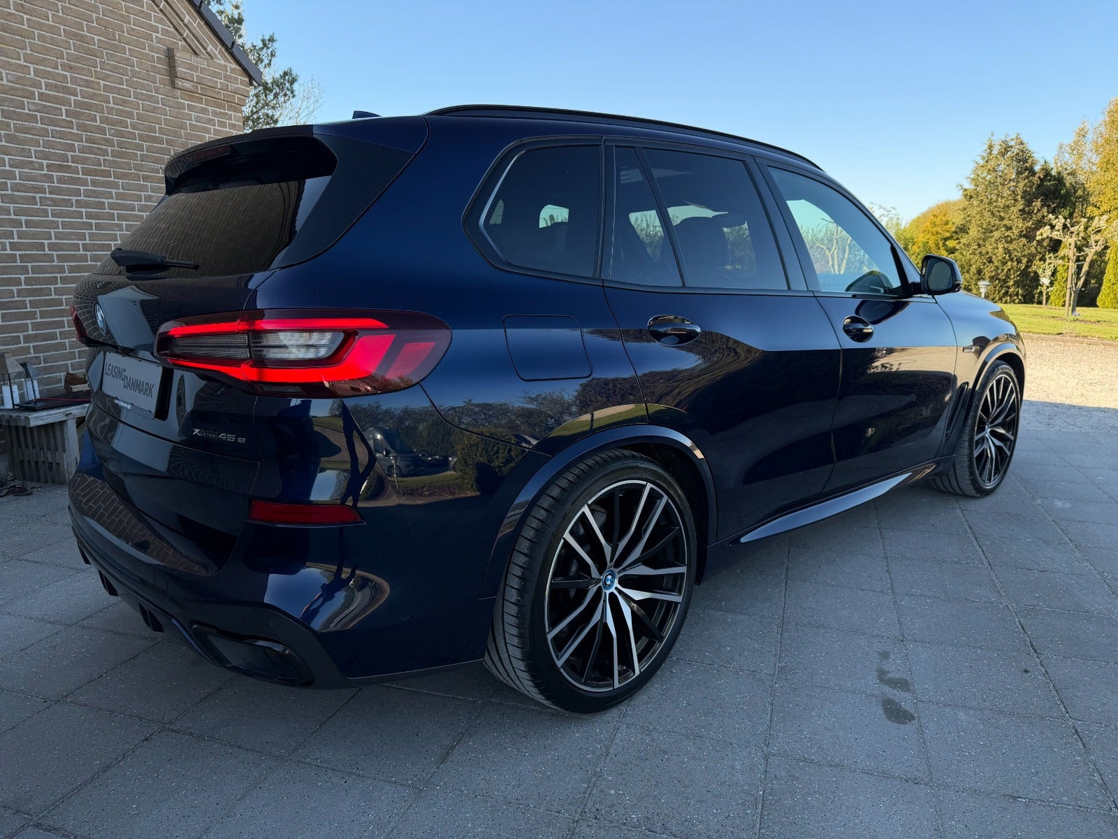 Blå BMW X5 fra 2021
