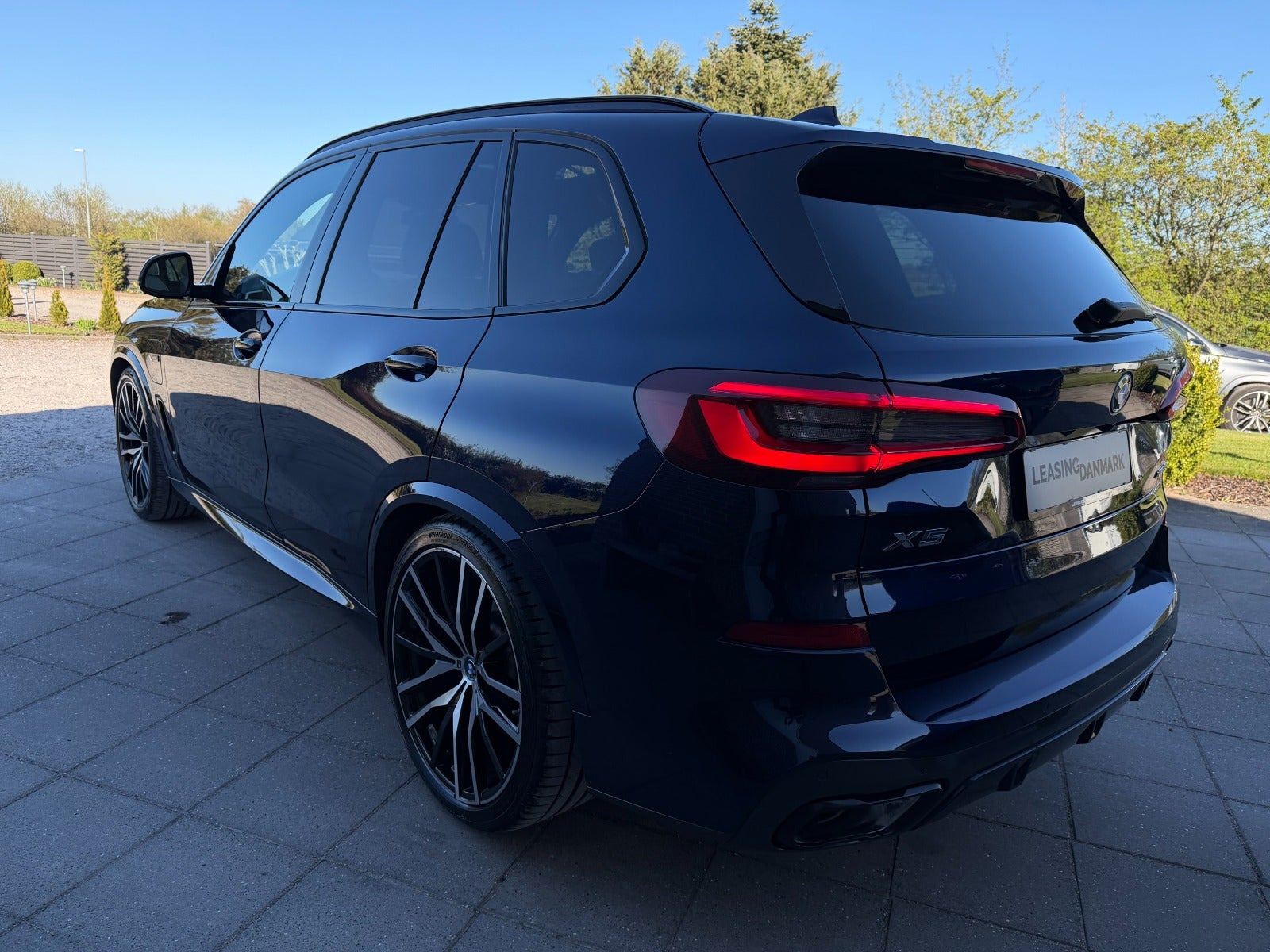 Blå BMW X5 fra 2021