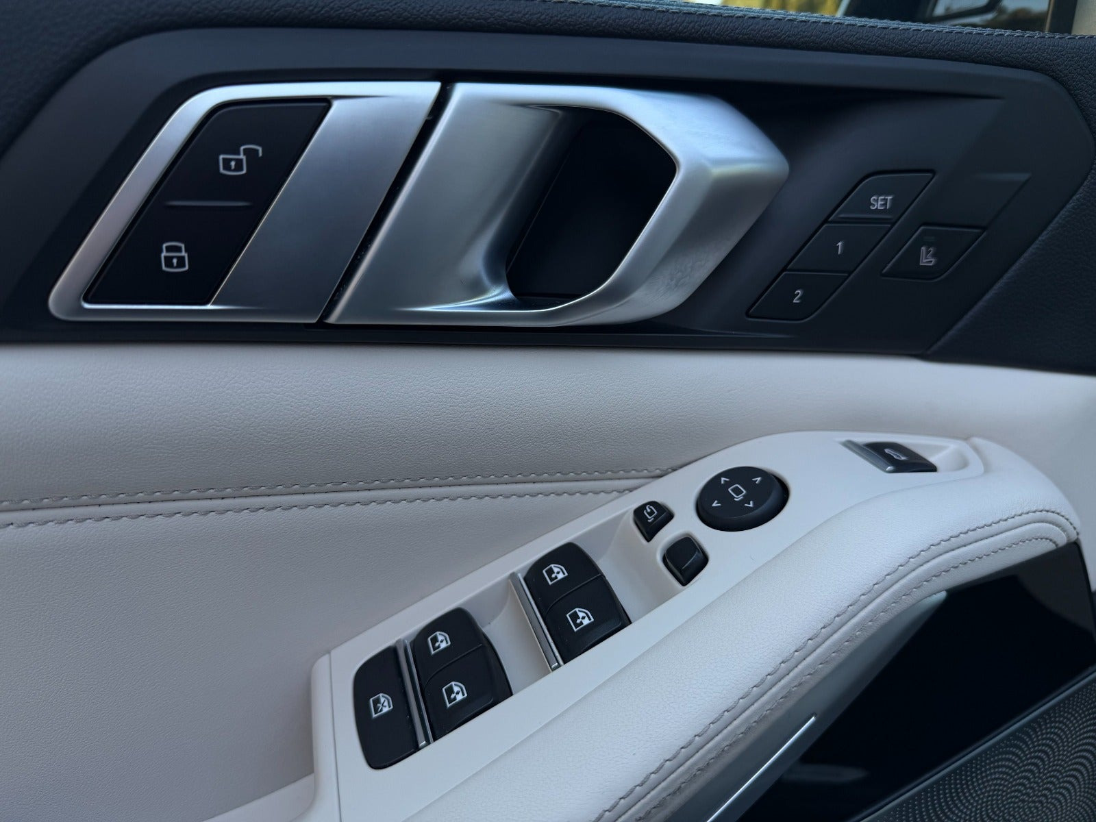 Blå BMW X5 fra 2021