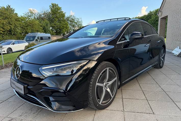Sort Mercedes EQE350 fra 2024