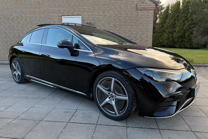 Sort Mercedes EQE350 fra 2024