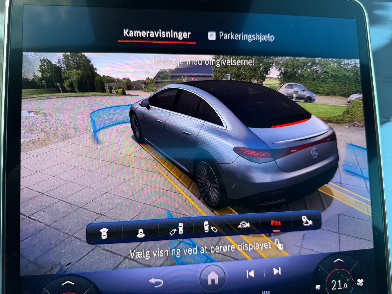 Sort Mercedes EQE350 fra 2024
