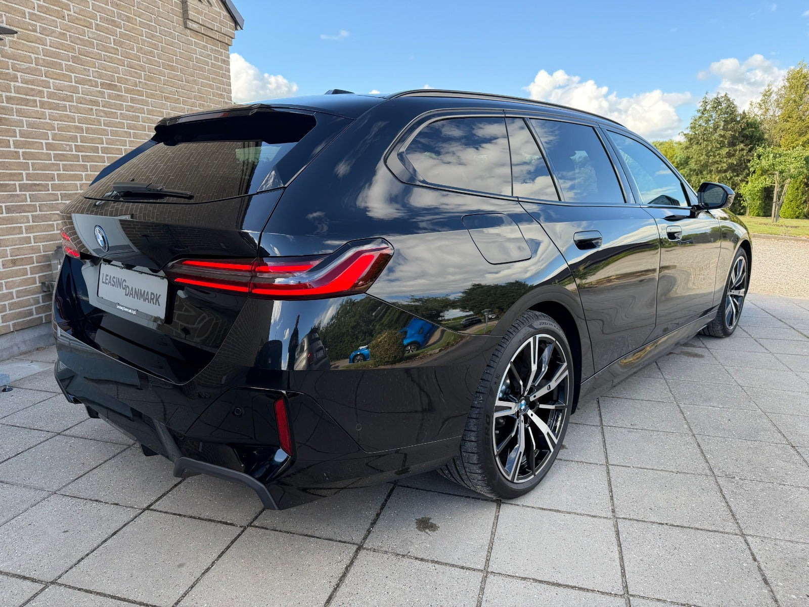 Sort BMW i5 fra 2026
