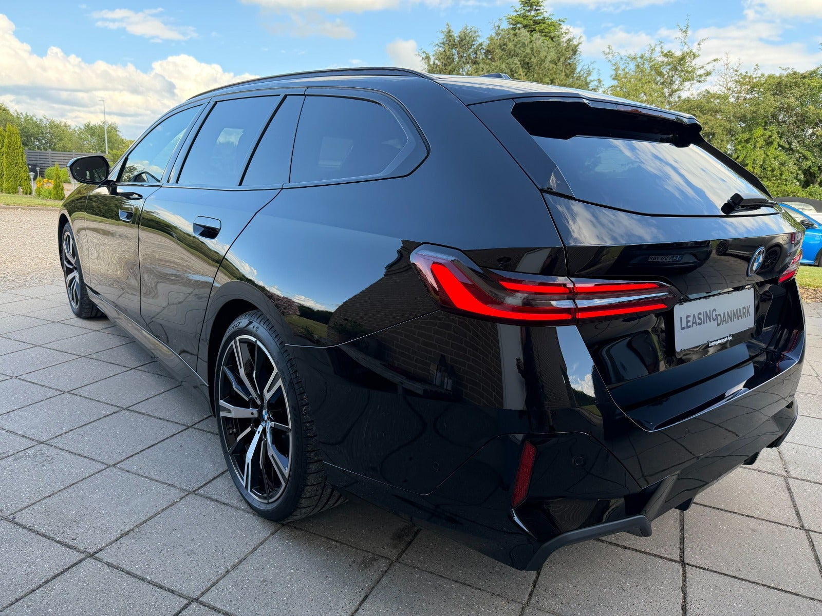 Sort BMW i5 fra 2026