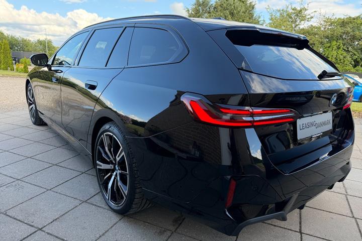 Sort BMW i5 fra 2026