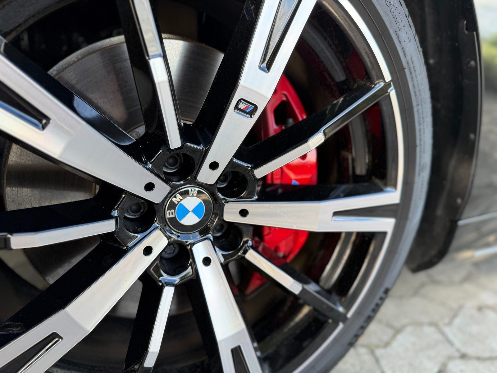 Sort BMW i5 fra 2026