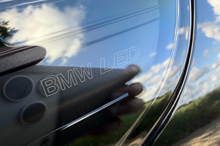 Sort BMW i5 fra 2026