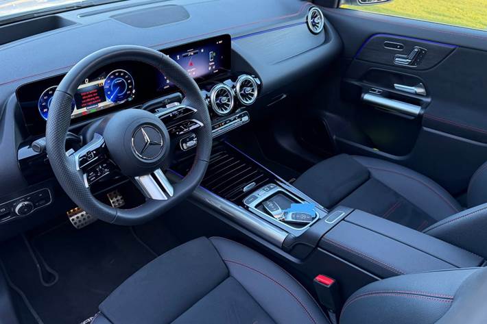 Grå Mercedes EQA250+ fra 2025