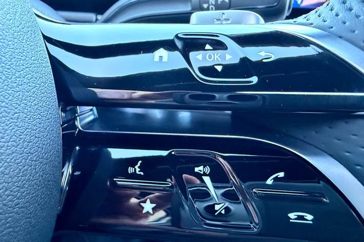 Grå Mercedes EQA250+ fra 2025
