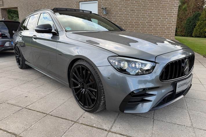 Grå Mercedes E300 de fra 2021