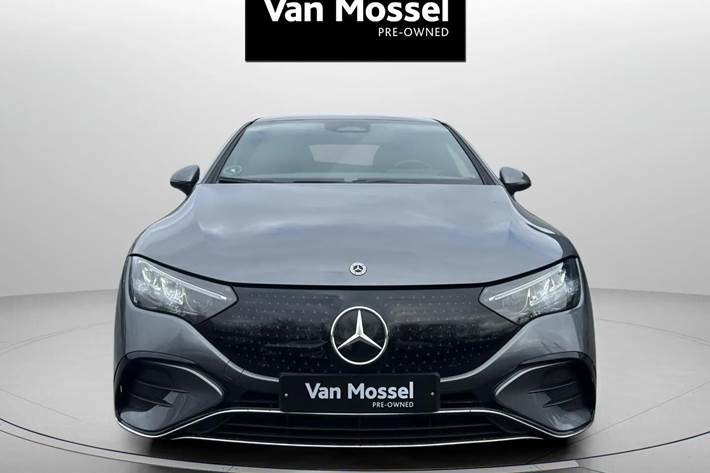 Grå Mercedes EQE350 fra 2024