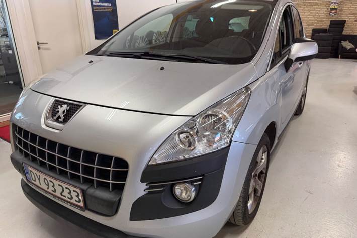 Sølv Peugeot 3008 fra 2011