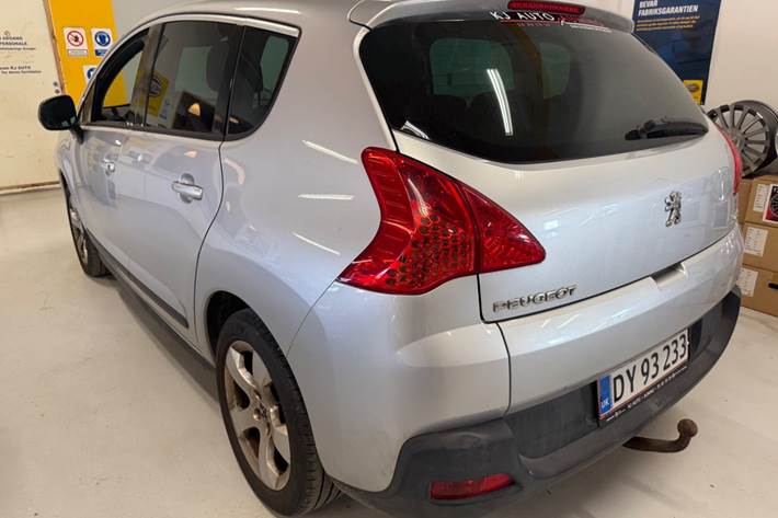 Sølv Peugeot 3008 fra 2011