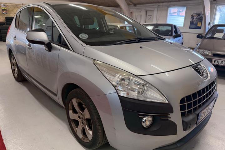 Sølv Peugeot 3008 fra 2011