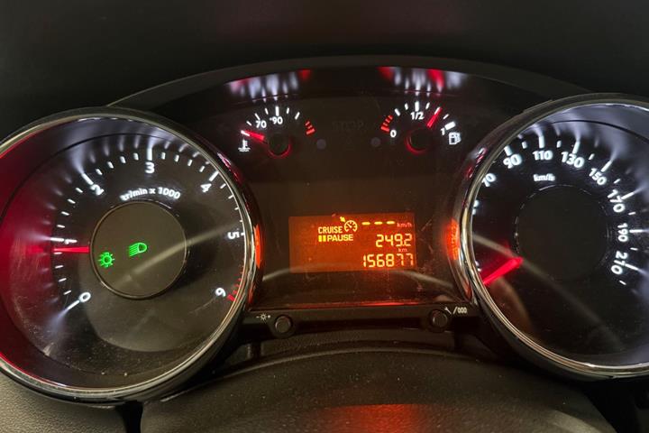 Sølv Peugeot 3008 fra 2011