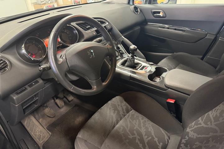 Sølv Peugeot 3008 fra 2011