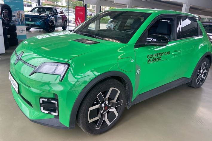 Grøn Renault 5 E-Tech fra 2025