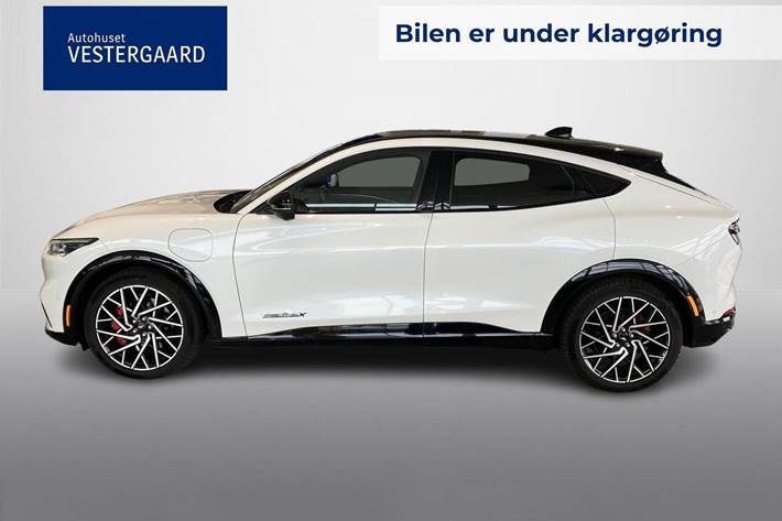 Hvid Ford Mustang Mach-E fra 2021
