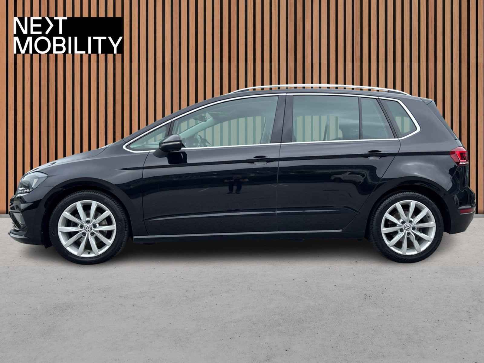Sort VW Golf Sportsvan fra 2020