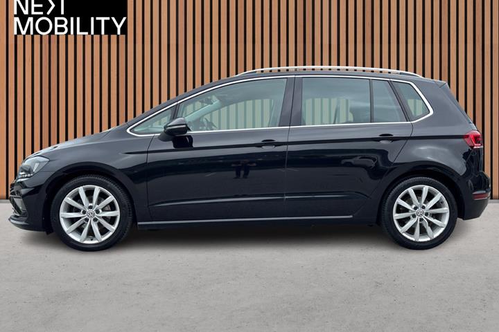 Sort VW Golf Sportsvan fra 2020