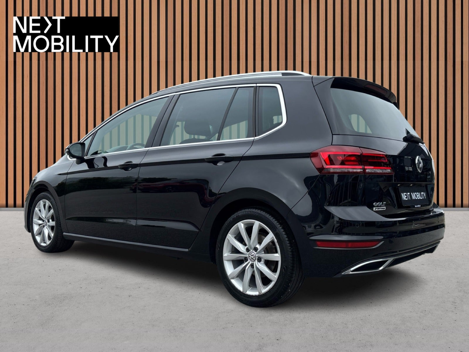 Sort VW Golf Sportsvan fra 2020