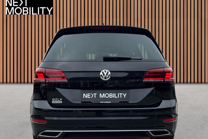 Sort VW Golf Sportsvan fra 2020