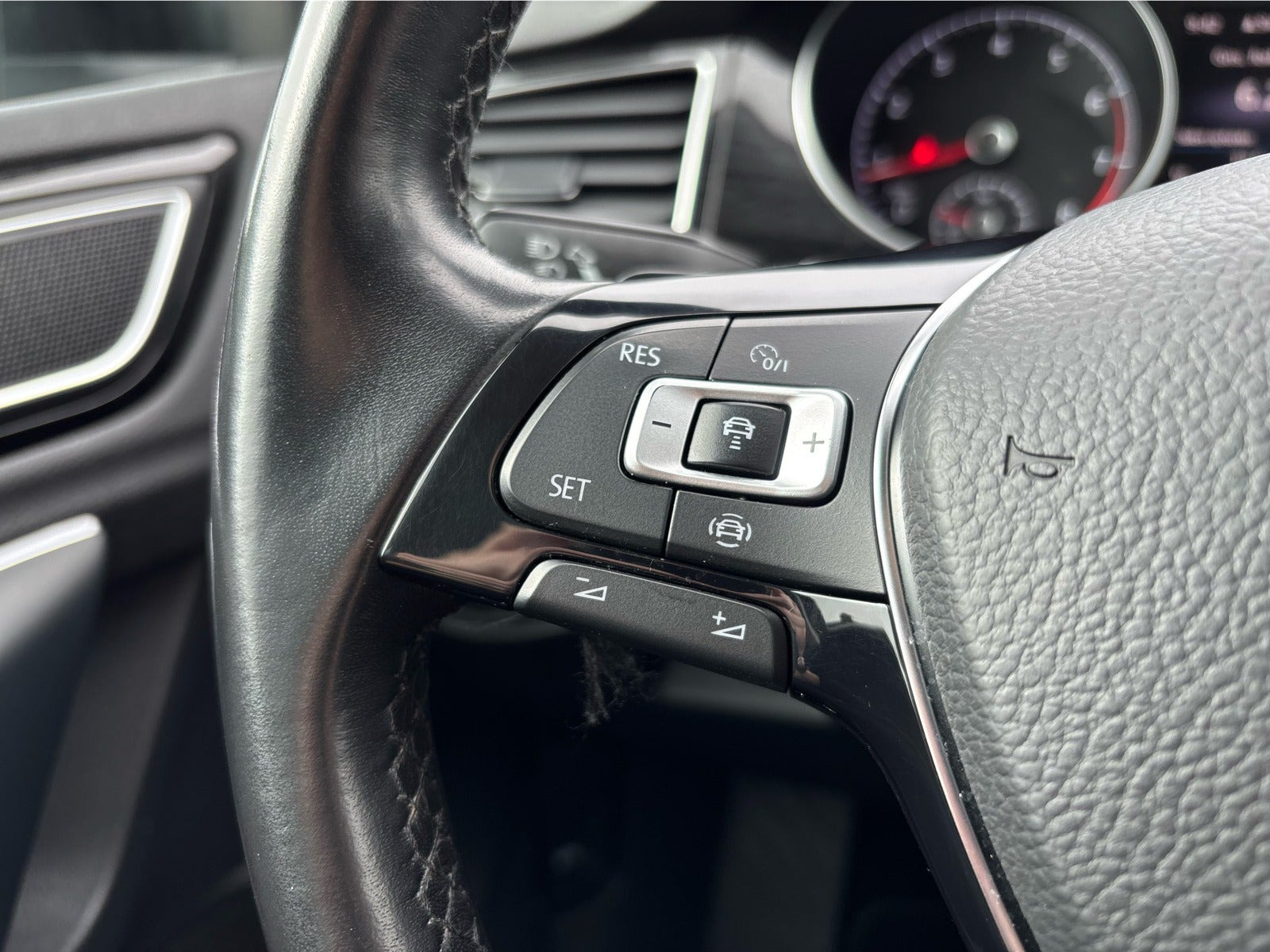 Sort VW Golf Sportsvan fra 2020