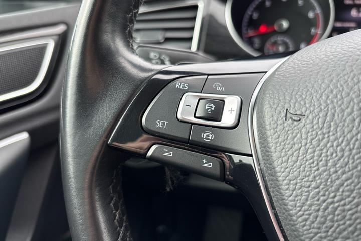Sort VW Golf Sportsvan fra 2020