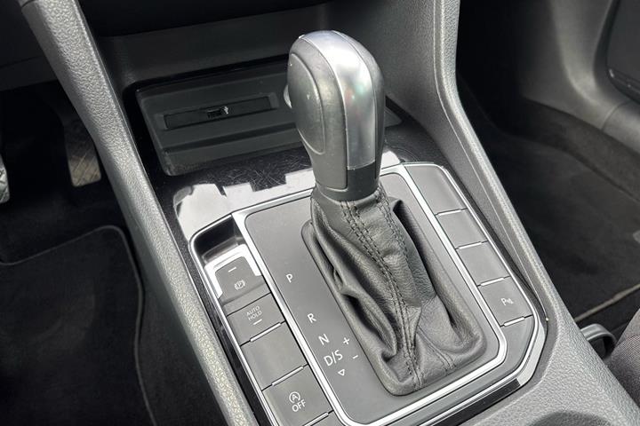Sort VW Golf Sportsvan fra 2020