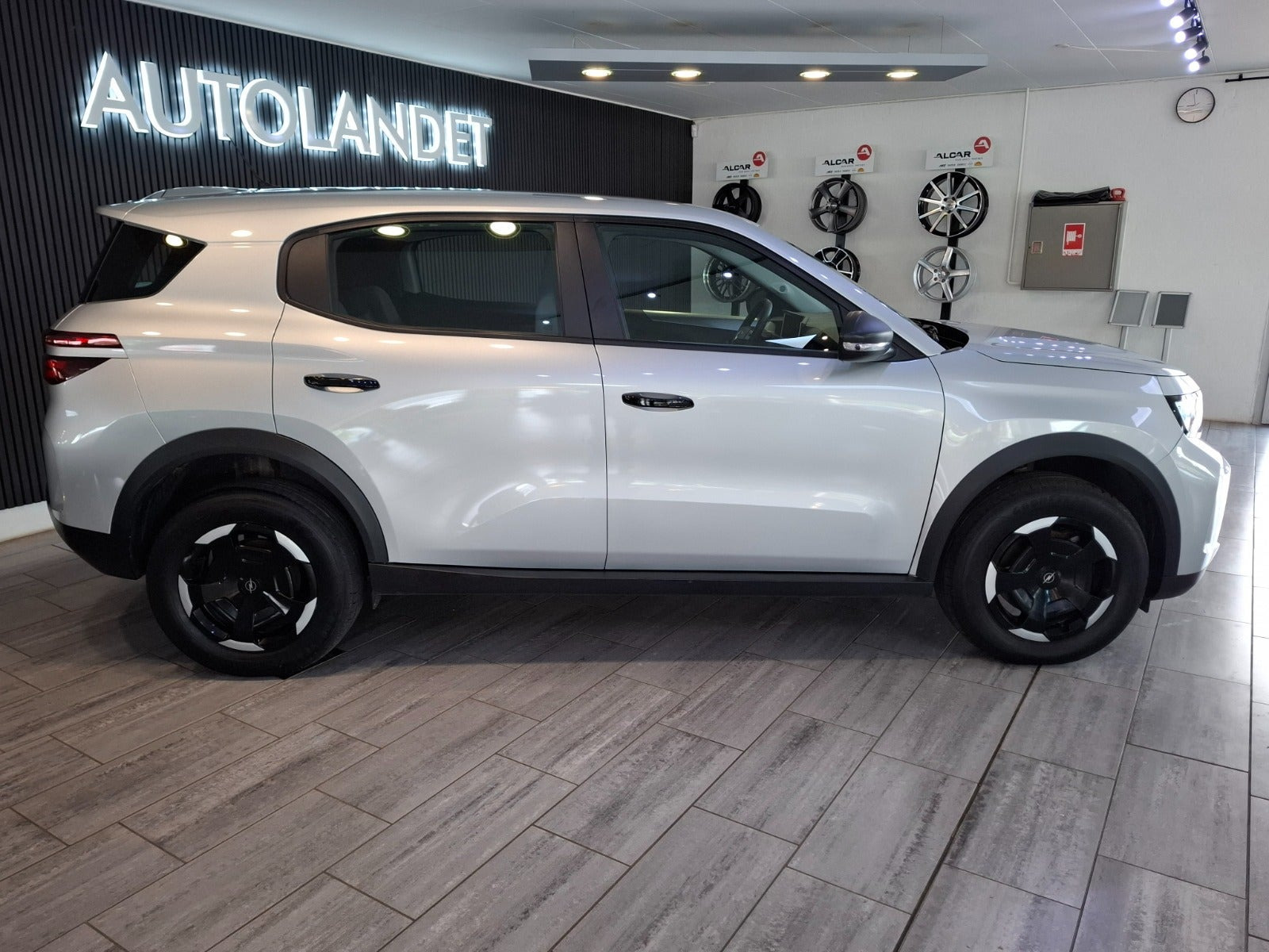 Sølv Opel Frontera fra 2025