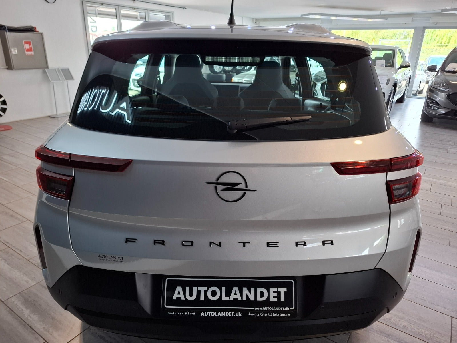 Sølv Opel Frontera fra 2025