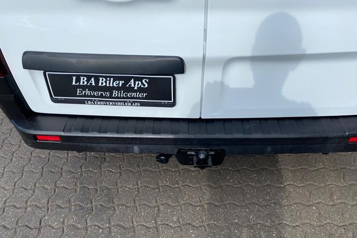 Hvid Renault Trafic T29 fra 2019