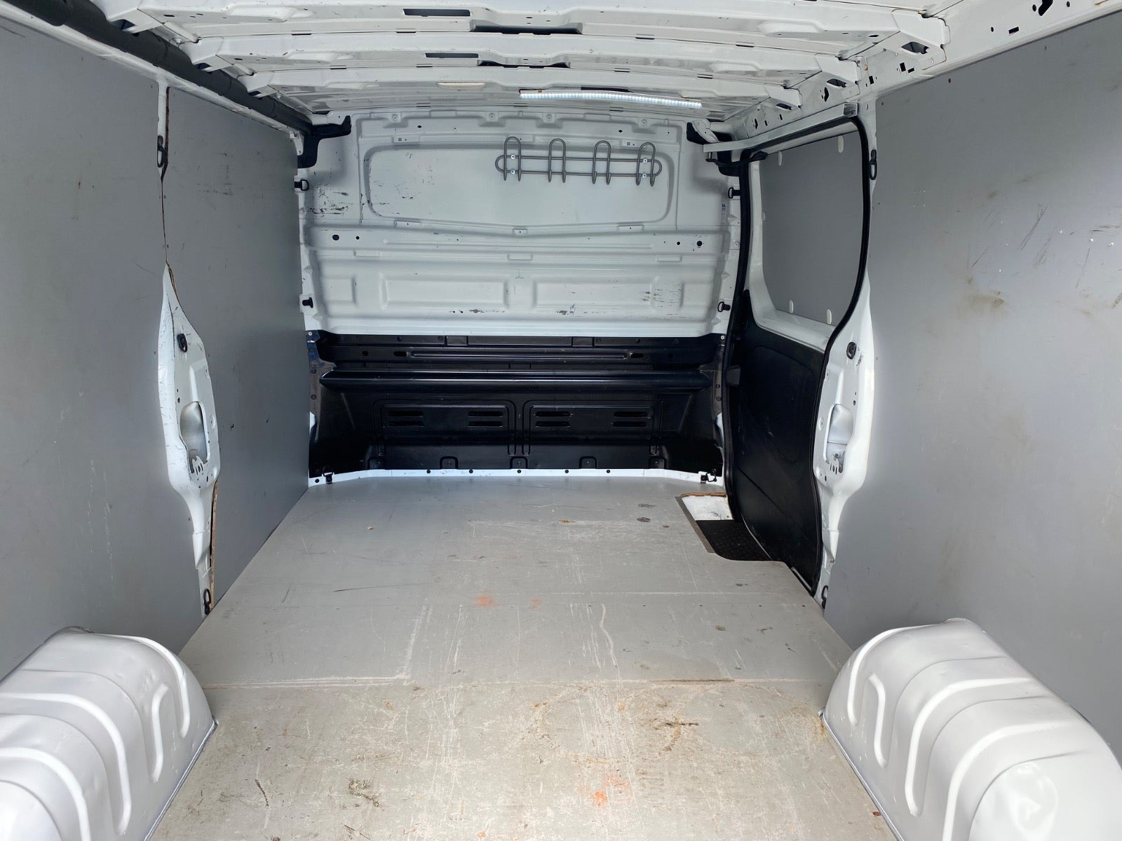 Hvid Renault Trafic T29 fra 2019