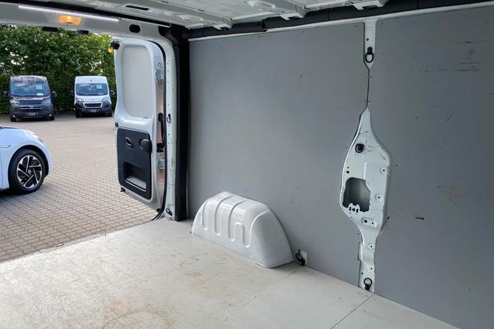 Hvid Renault Trafic T29 fra 2019