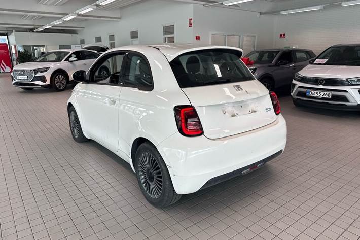 Hvid Fiat 500e fra 2022