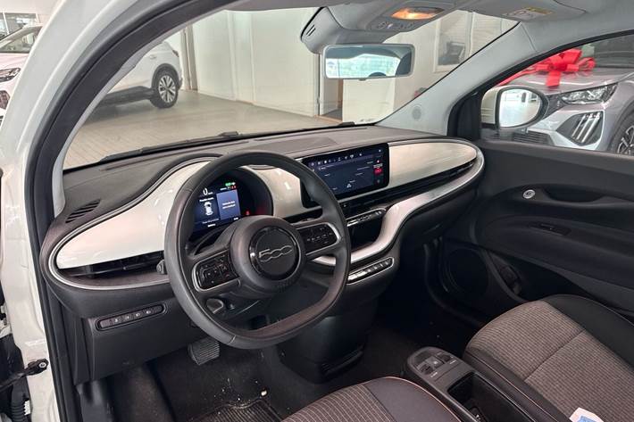 Hvid Fiat 500e fra 2022