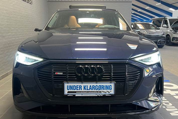 Blå Audi e-tron fra 2023