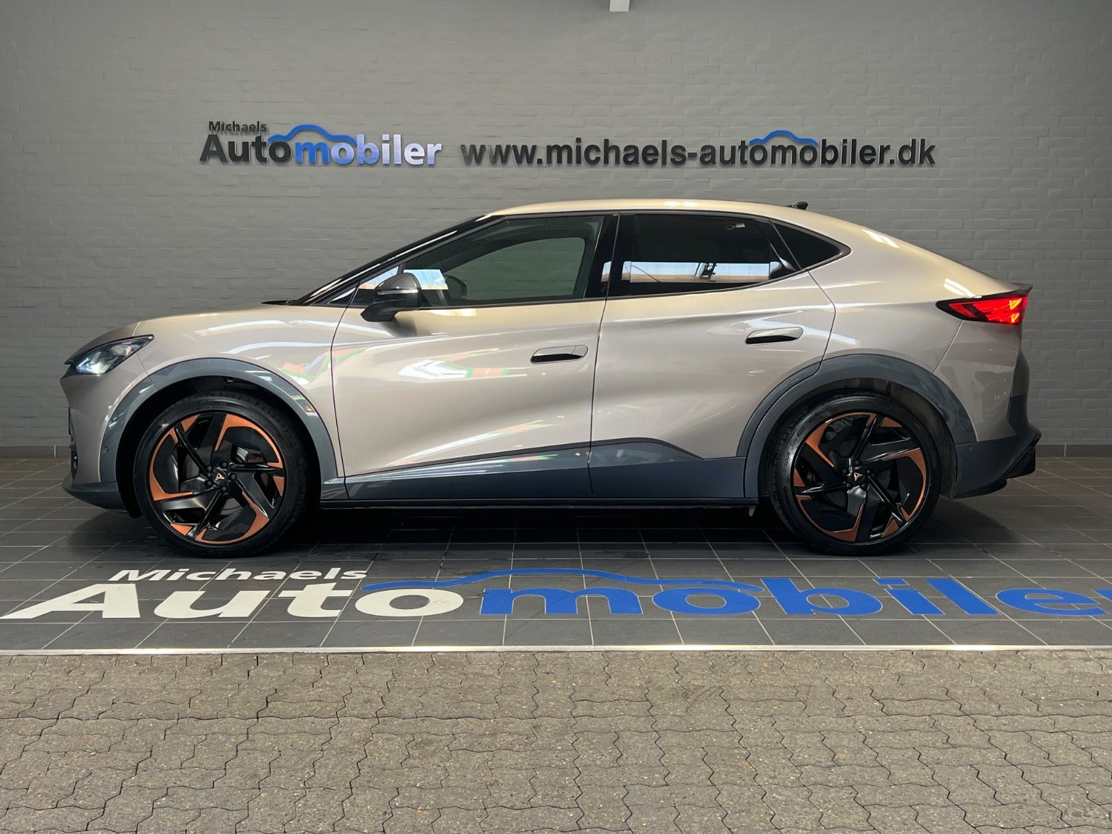 Beige Cupra Tavascan fra 2025