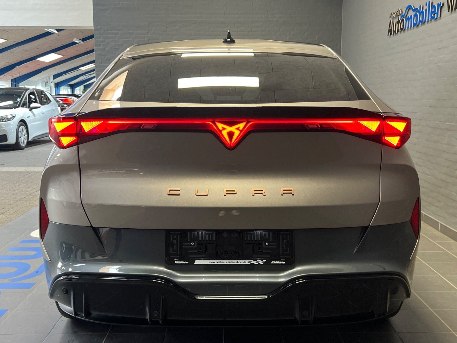 Beige Cupra Tavascan fra 2025