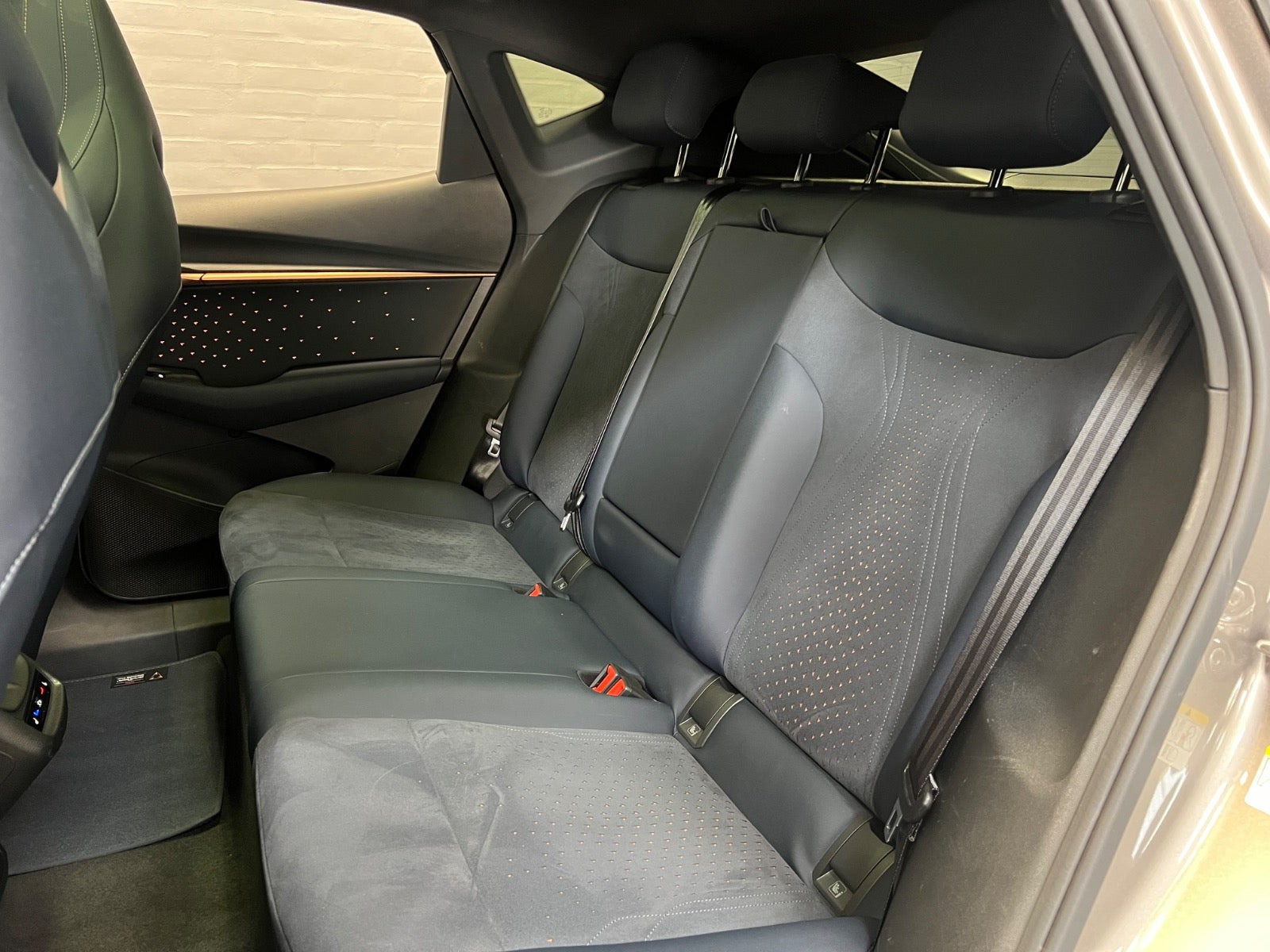 Beige Cupra Tavascan fra 2025
