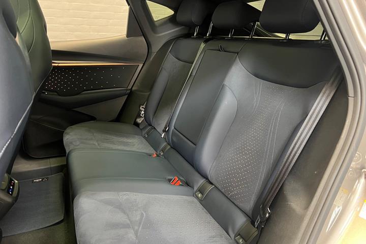 Beige Cupra Tavascan fra 2025