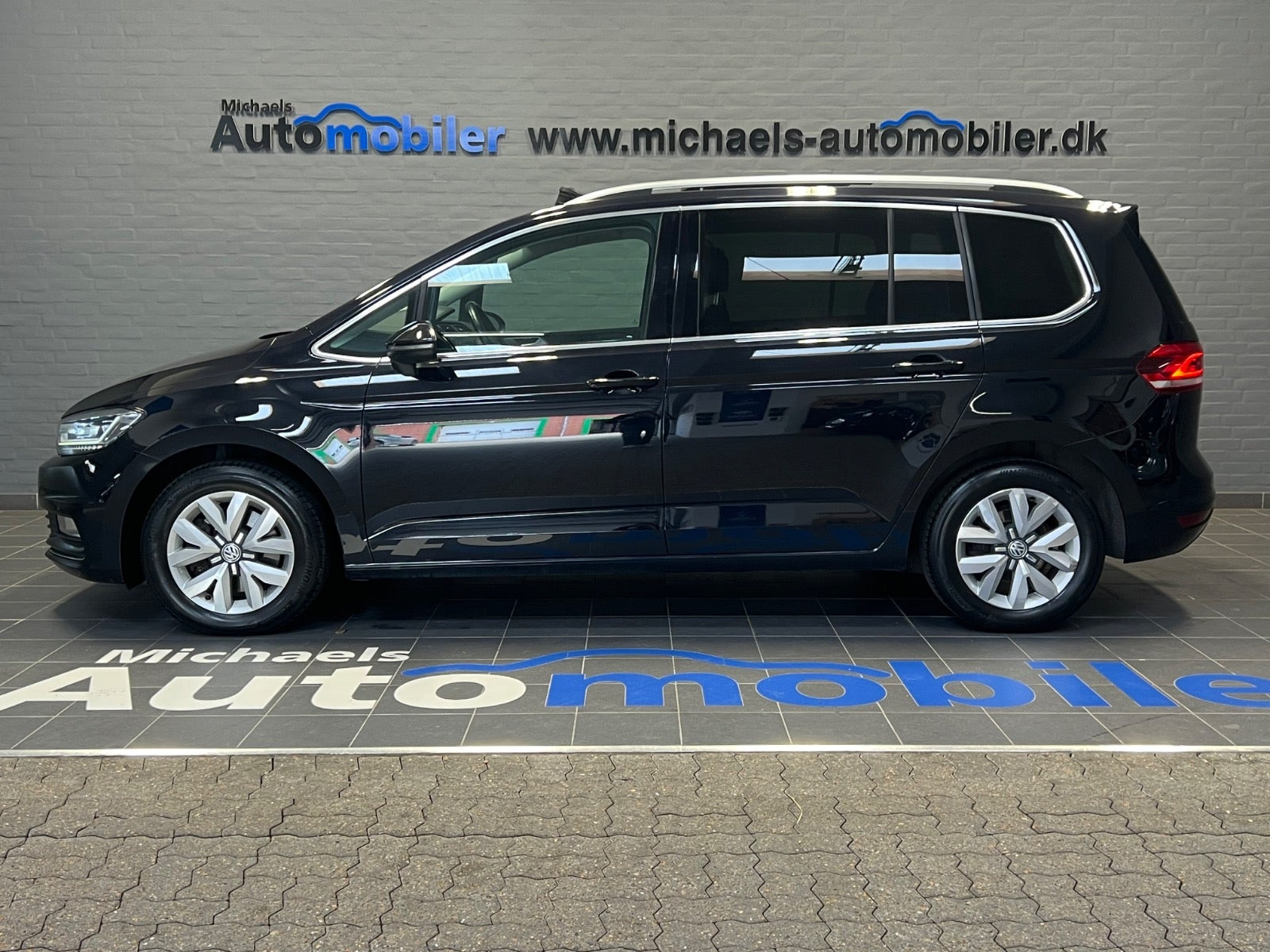 Sort VW Touran fra 2016