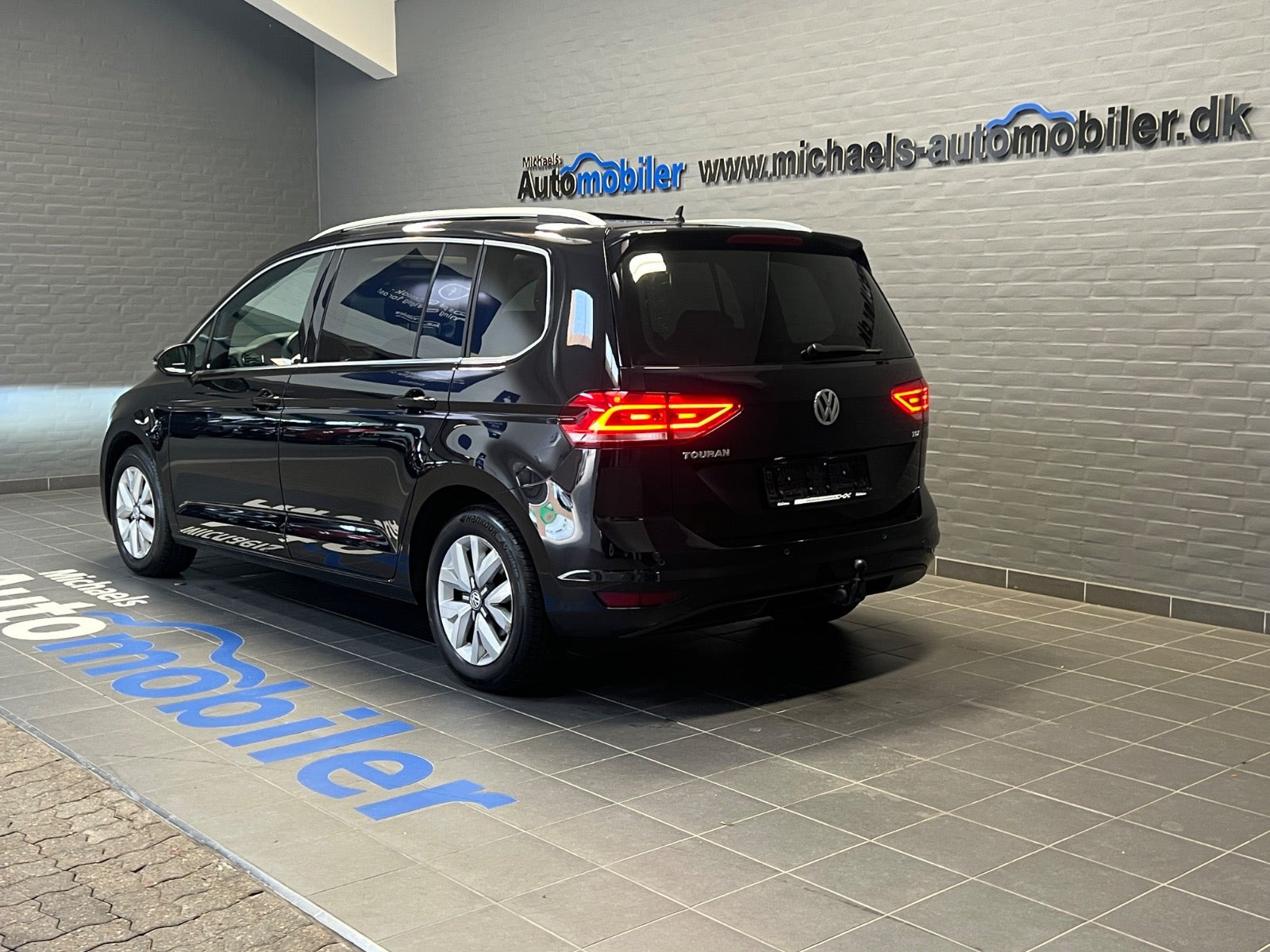 Sort VW Touran fra 2016