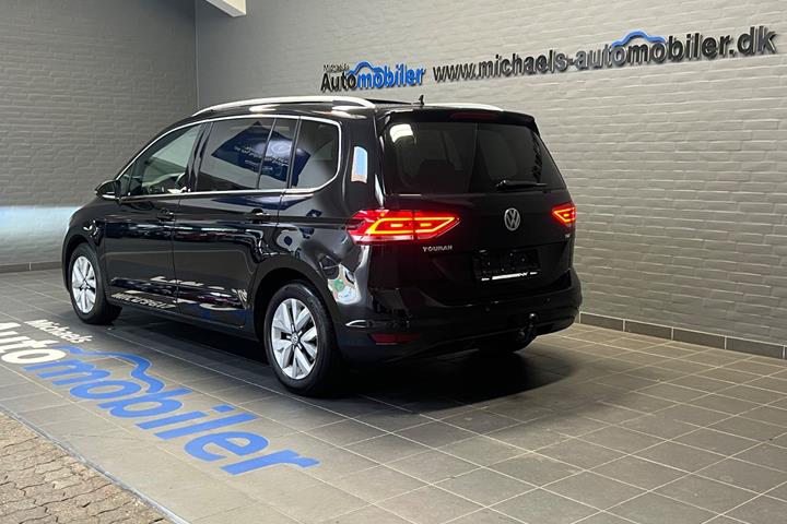 Sort VW Touran fra 2016