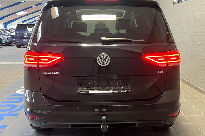 Sort VW Touran fra 2016