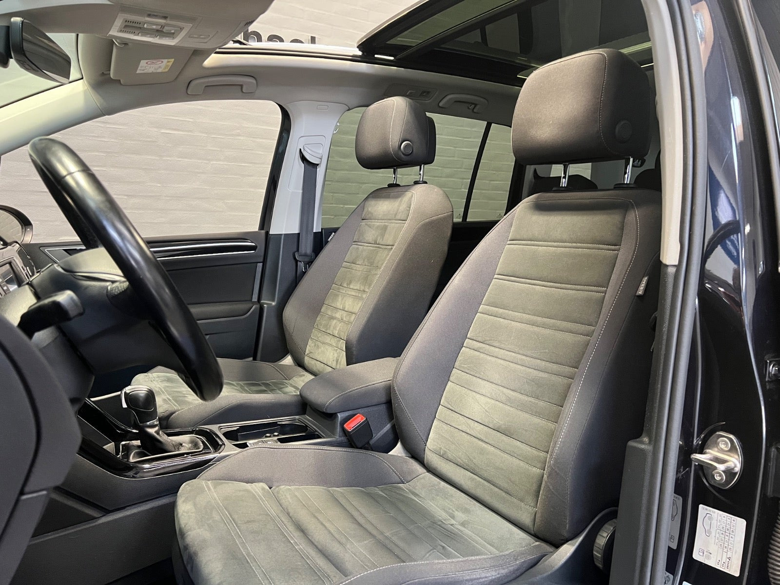 Sort VW Touran fra 2016
