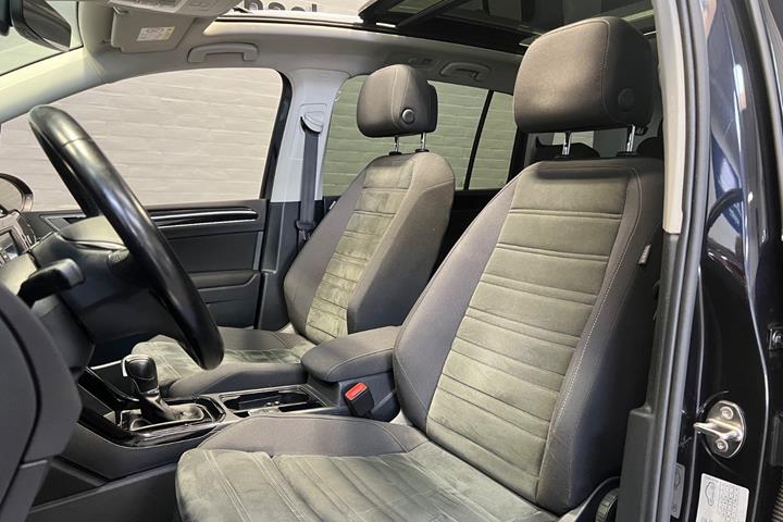 Sort VW Touran fra 2016