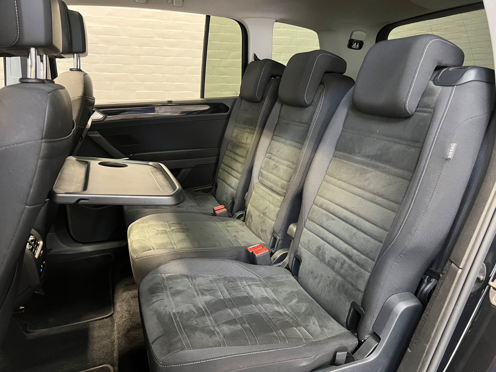 Sort VW Touran fra 2016