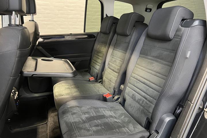 Sort VW Touran fra 2016