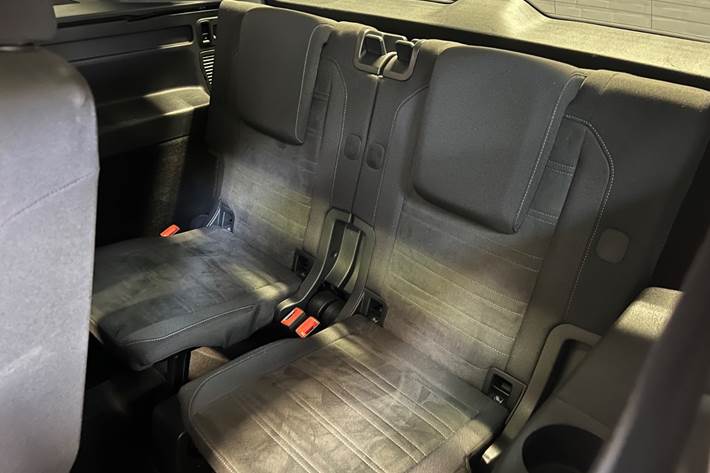 Sort VW Touran fra 2016
